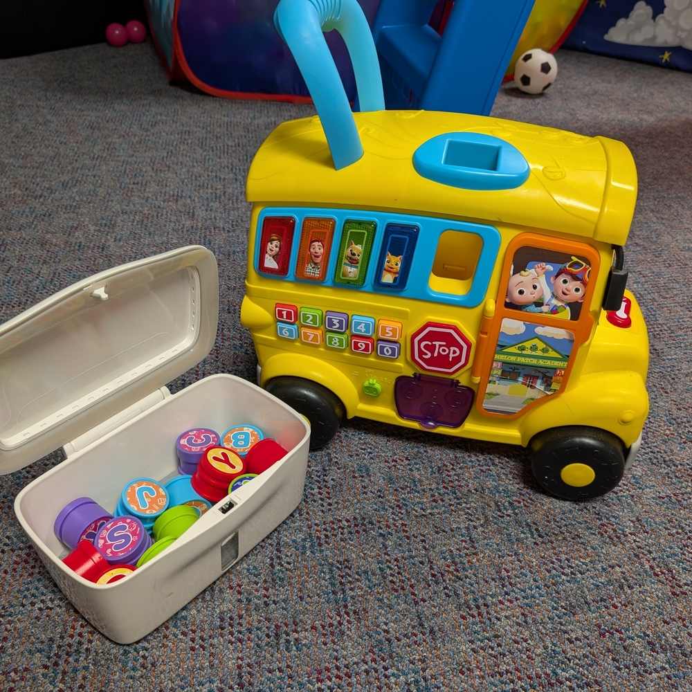 CoComelon Ultimate Learning Bus